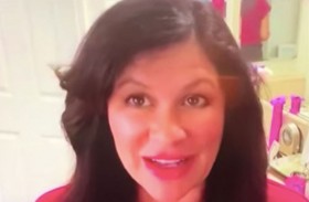 مراسلة تقع في موقف محرج بسبب العمل من المنزل 