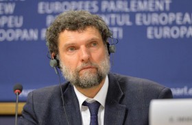 واشنطن تطالب أنقرة بالإفراج  عن الناشط عثمان كافالا 