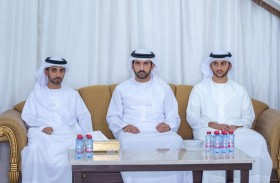 حمدان بن محمد يُقدّم واجب العزاء في وفاة حشر بن حمد بن جمعه آل مكتوم