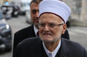 إسرائيل تمنع عكرمة صبري من دخول الأقصى 6 أشهر 