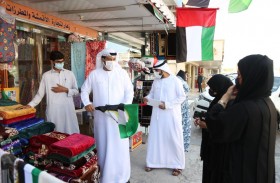 اقتصادية رأس الخيمة توعي 82 منشأة تجارية بالمواصفات الرسمية لعلم الدولة