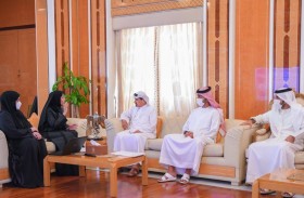 حاكم عجمان يطلع على خطط وبرامج وزارة تنمية المجتمع