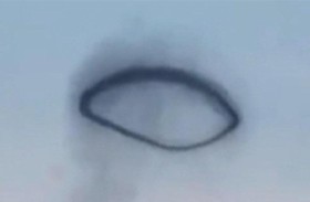 حلقة دخانية غامضة تظهر في سماء الصين