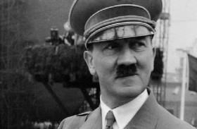 اكتشاف كبسولة زمنية نازية تضم صورة لهتلر