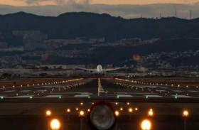 على المدرج في اللحظة الخطأ.. حادثة مفزعة بمطار 