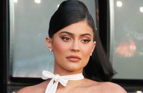 كايلي جينر تشتكي من صعوبة التربية 