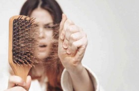 باحثون يحددون الأطعمة المسؤولة عن تسريع تساقط الشعر وترقيقه!