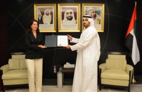 الخارجية تتسلم البراءة القنصلية للقنصل العام الأمريكي في دبي