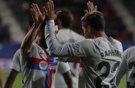 برشلونة يقلب الطاولة على أوساسونا بـ10 لاعبين