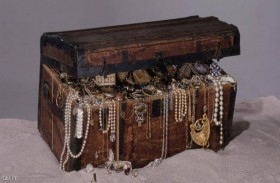 مغامر شجاع يعثر على كنز الجبال