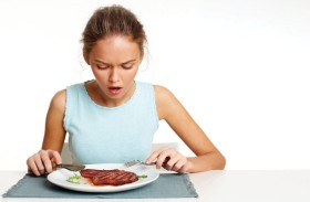 حذار من تناول اللحوم في المساء.. اختصاصية تشرح السبب