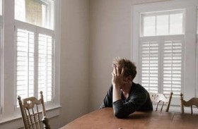 الاكتئاب وسوء الإدارة.. دراسة تكشف الرابط الخطير