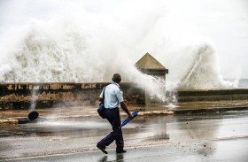 الإعصار إيان يتسبب في فيضانات وانقطاع الكهرباء في كوبا 