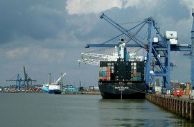 عمال أكبر ميناء للحاويات في بريطانيا يبدؤون إضرابا لمدة 8 أيام 