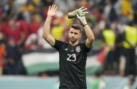 إسبانيا تضع ثقتها في قبضتي وقدمي أوناي سيمون 