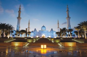 الإضاءة القمرية في جامع الشيخ زايد الكبير نظام مبتكر يحاكي منازل القمر 