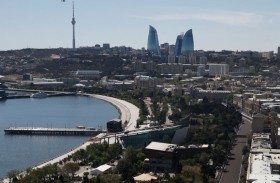 باكو تطلب من باريس عدم «التدخل» في قضية توقيف فرنسي 