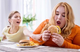 اضطراب الأكل بنهم .. الكثيرون لا يدركون أنهم مصابون به!