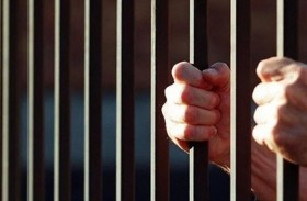 سجن المتنكر في زي نسائي وصديقته