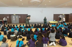 شرطة دبي تنشر الوعي المروري بين طلبة البرشاء