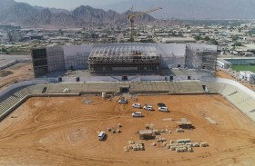 حمد الشرقي يطلع على سير العمل في مشروع ملعب نادي دبا الفجيرة 