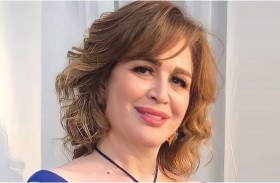 انفعال إلهام شاهين خلال جنازة دلال عبد العزيز