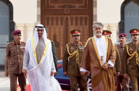 رئيس الدولة يغادر سلطنة عمان وفي وداعه السلطان هيثم بن طارق
