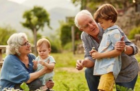 أسباب تجعل كبار السن يتصرفون كالأطفال