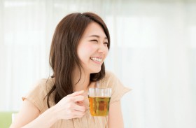 إن زاد عن حده انقلب لضده.. تحذير موجه لمحبي الشاي الأخضر!