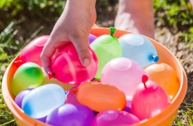 1600 دولار مخالفة المزاح ببالونات الماء