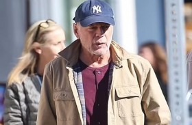 بروس ويلز يتناسى أزمته الصحية فى لوس أنجلوس