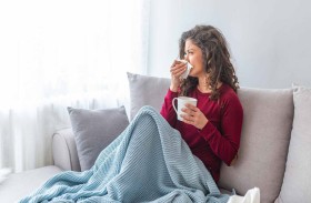 ميزة مشتركة تجمع الأشخاص الذين لا يصابون بأعراض «كوفيد»!