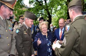 بعد 77 عامًا، الجيش الأمريكي يعيد كعكة عيد ميلاد مسروقة