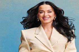 كاتي بيري تستعد لرحلة سياحية إلى الفضاء