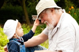 علاقة الجد والحفيد.. دراسة تتحدث عن أسرار الروابط القوية