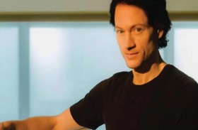 يدفع مليوني دولار ليبقى شابا في عمر 18