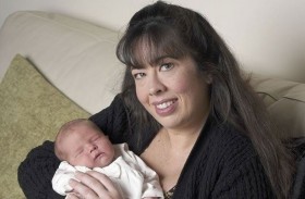 ربحت جائزة كبرى.. فأنفقتها لإنجاب طفل أنابيب