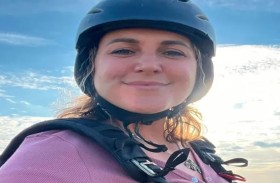 سقوط مروع لأم أمام ابنها بعد قفزة بنجي