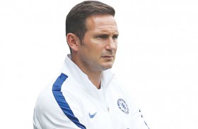 لامبارد يريد الاحتفاظ بجيرو ووليان حتى نهاية الموسم 