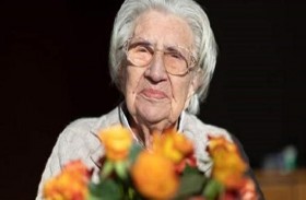 تحتفل بعيد ميلادها الـ 108 بمشاركة ضيف واحد