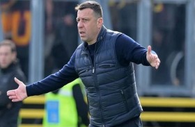 إقالة مدرب ليتشي بعد نطحه لاعباً من فيرونا 