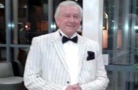 يعود إلى العمل بعمر 78 عاماً لعجزه عن دفع الفواتير