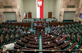 انتخابات بلا مراكز اقتراع ولا ناخبين في بولندا 