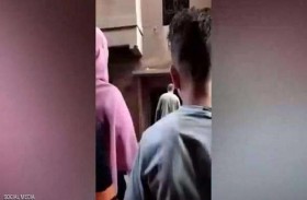 يلقي بابنته من شرفة المنزل لتأخرها دقائق