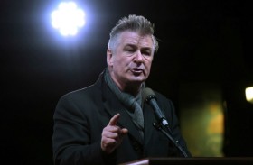 أليك بالدوين يفاجئ الأمريكيين بعودته إلى الشاشة الصغيرة