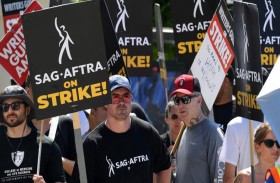مليون دولار تبرعات للممثلين المضربين في هوليوود 