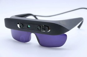 باحثون يطورون نظارة مدعومة بالذكاء الاصطناعي لمساعدة المكفوفين