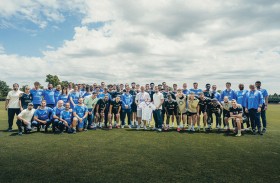 سفير الإمارات بواشنطن يزور بعثة نادي العين