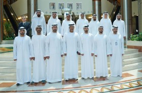 ضاحي خلفان يشيد بتطور الأرشيف والمكتبة الوطنية وبدوره الريادي 