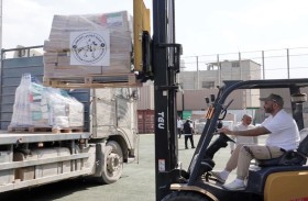 وفد الصحة العالمية يتسلم أدوية ومستلزمات طبية خلال زيارته للمستشفى الميداني الإماراتي